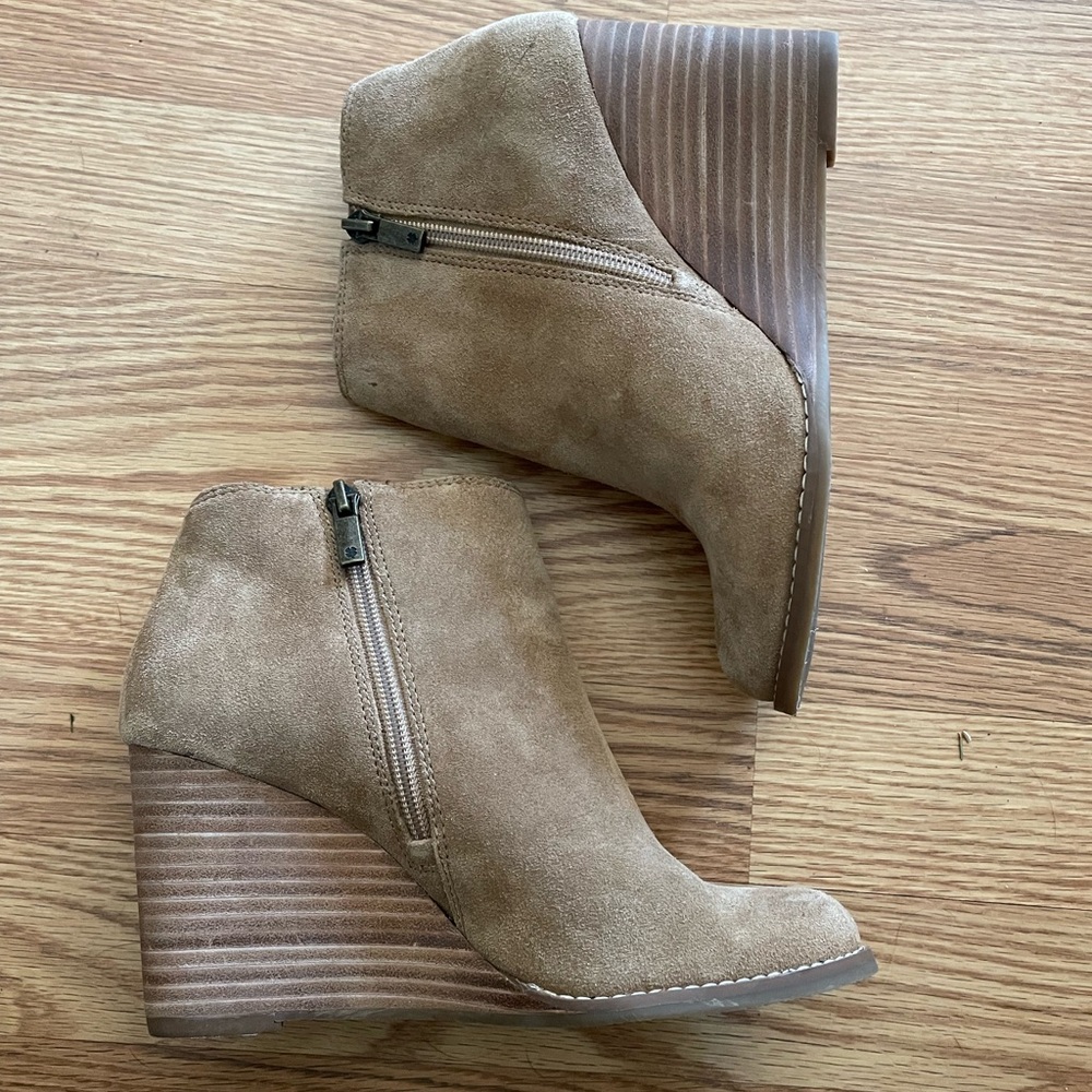 NEW Lucky Brand Tan Wedge Booties